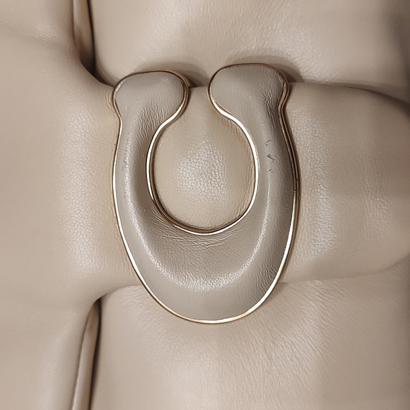 Coach Pillow Yabby 26 ***missing crossbody strap and coach leather tag w/blemish - Picture 4 of 16